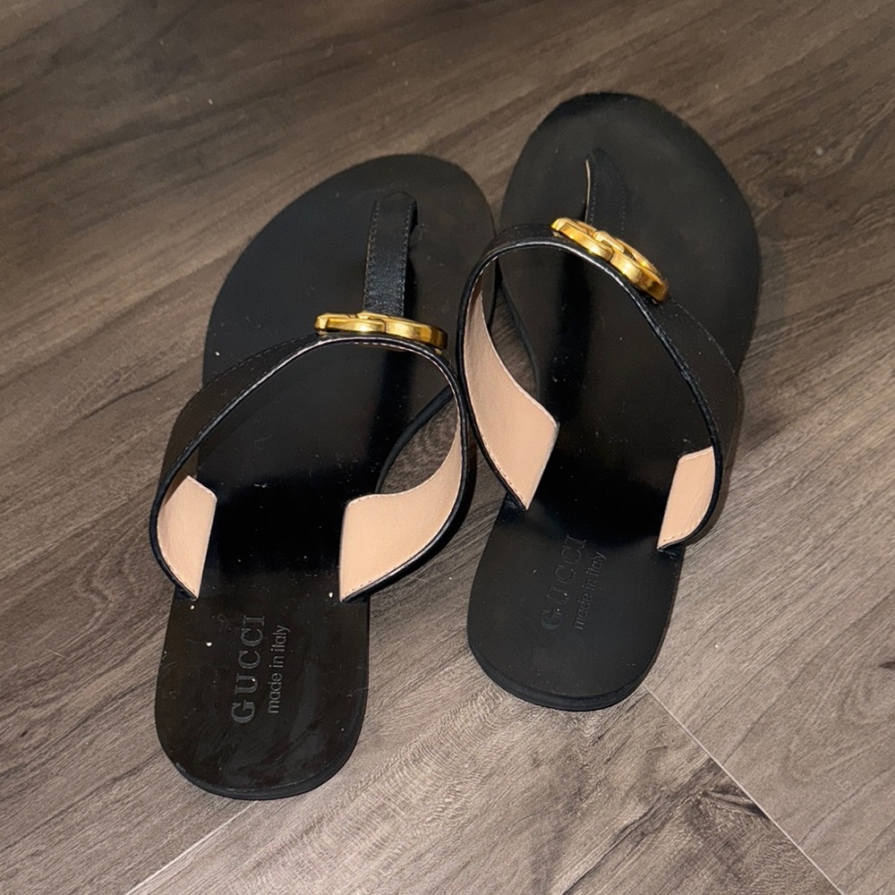 Gucci Marmont Black leather thong - Picture 2 of 5